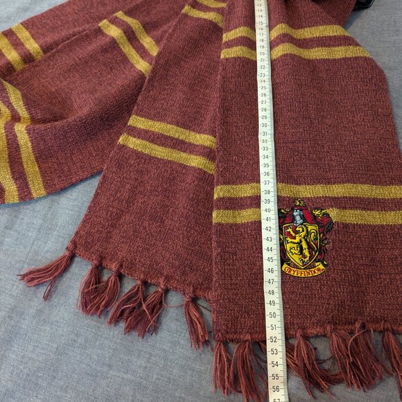 Harry Potter Gryffindor Scarf and Pom Beanie Combo Pack - Picture 8 of 8